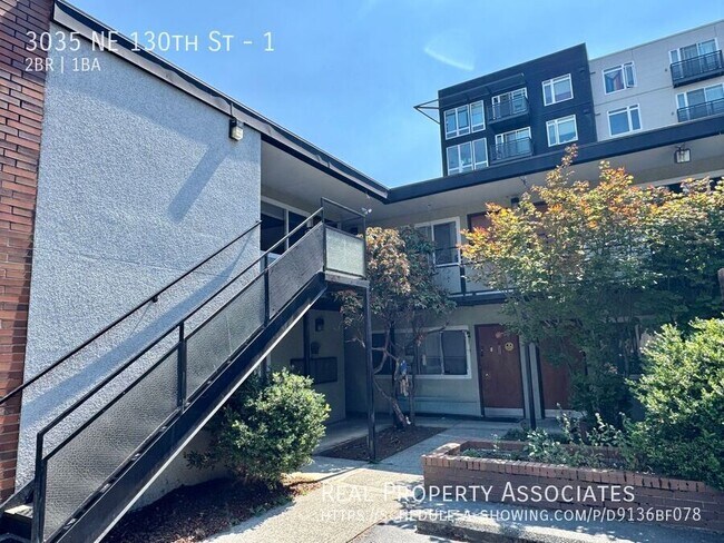Building Photo - 3035 NE 130th St Unit 1