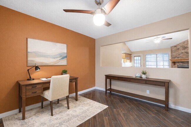 Photo - 123 Ballantrae Ln