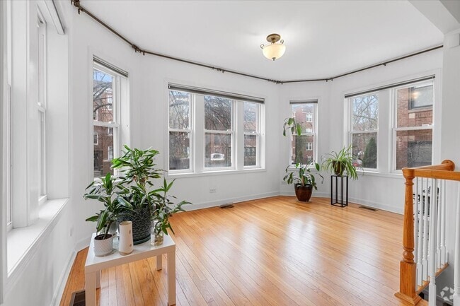 Building Photo - 6445 N Greenview Ave Unit 1 Rental