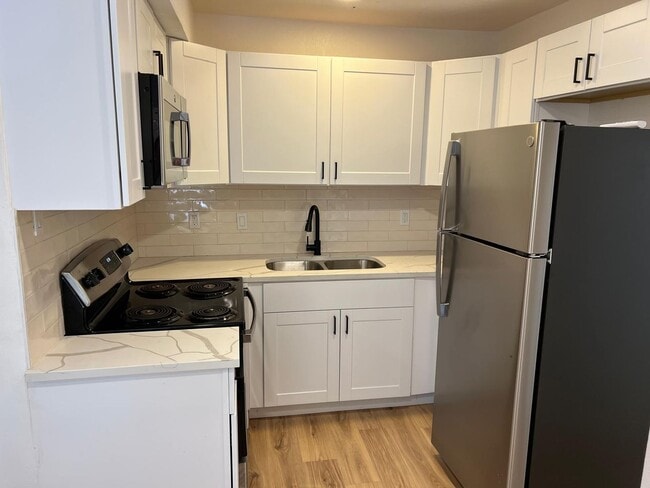Photo - Charming Renovated 1 Bed / 1 Bath Apartment – Quiet North Dallas Living