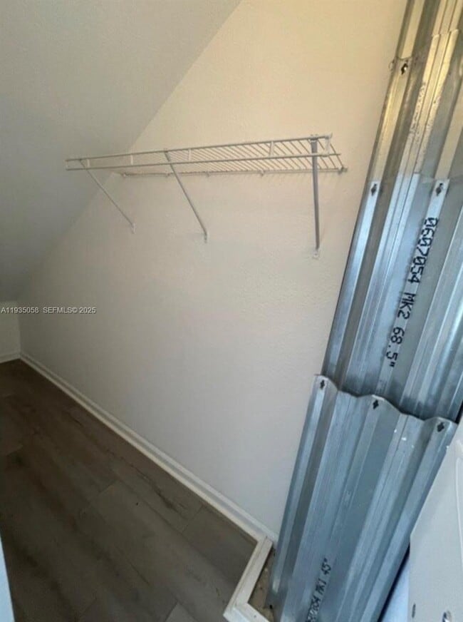 Photo - 1979 Freeport Dr Unidad 1979