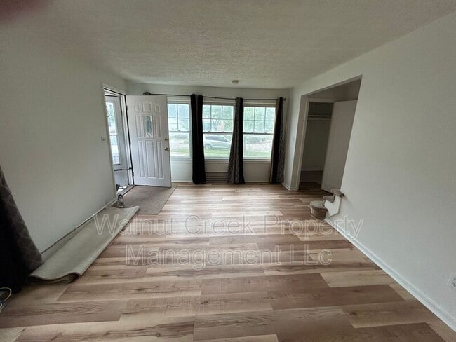 14018 Cayuga Ct