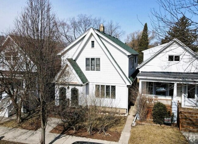 Building Photo - 332 E Schiller St Unit 330 E Schiller St. Rental