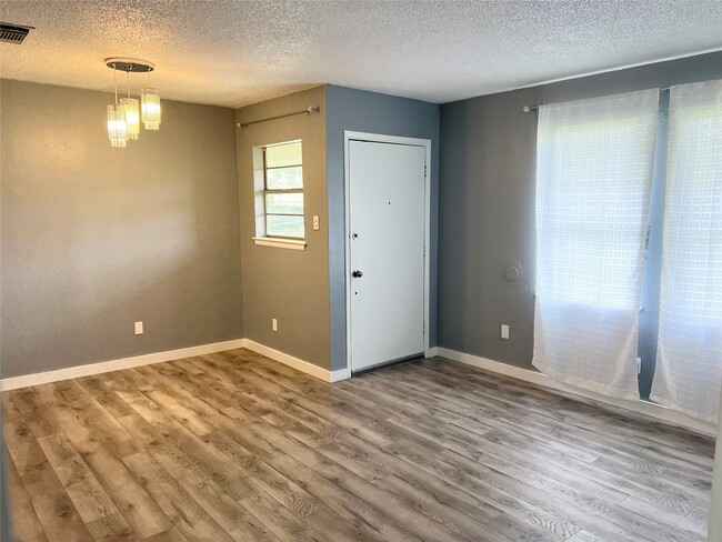 Photo - 411 Elaine St