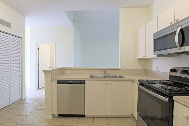 Photo - Bellasol 4117-121 Unit 4117 Bellasol Circle, 121