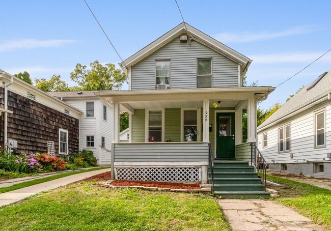 Building Photo - 930 E Dayton St Rental