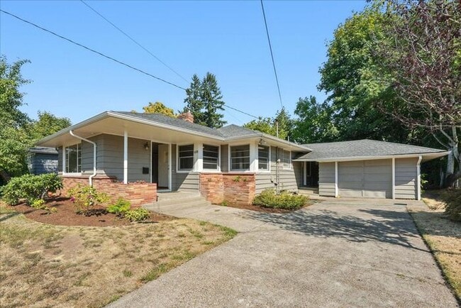 Photo - Spacious, Newly Renovated 5-Bedroom Home N...