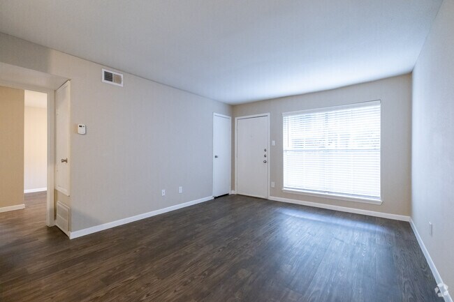 1BR, 1BA - 712SF - Living room