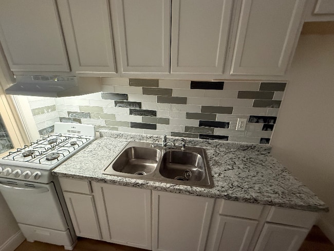 Building Photo - 10 Corbin Ct