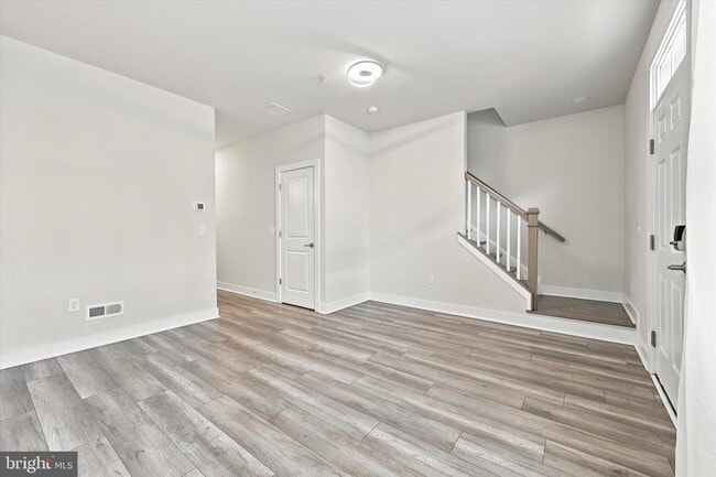 Photo - 115 King St