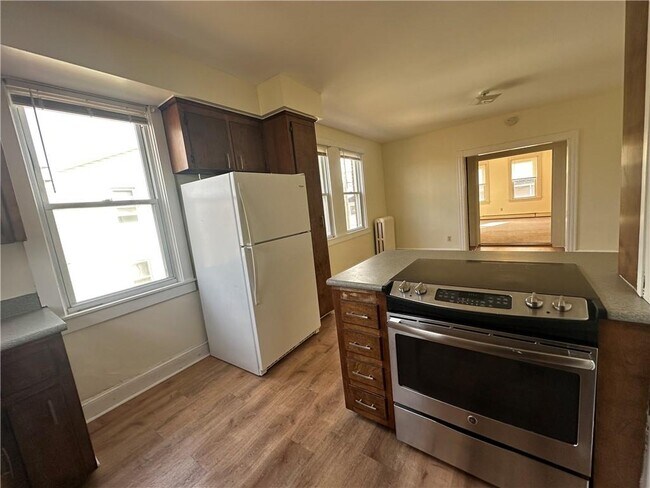 Photo - 6 Russell Ave