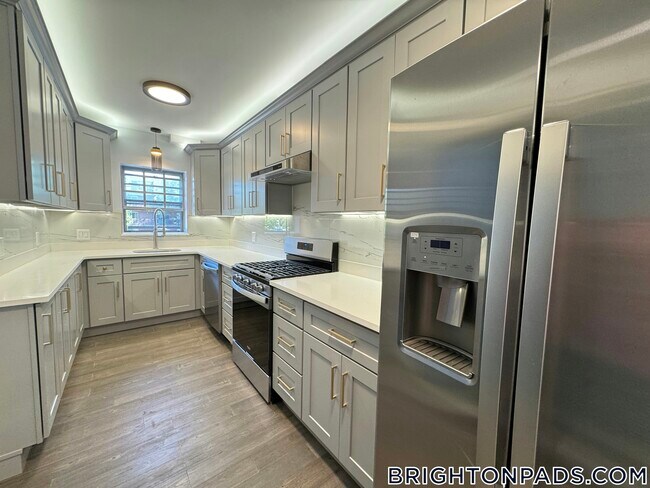 207 Lake Shore Rd Unit 2