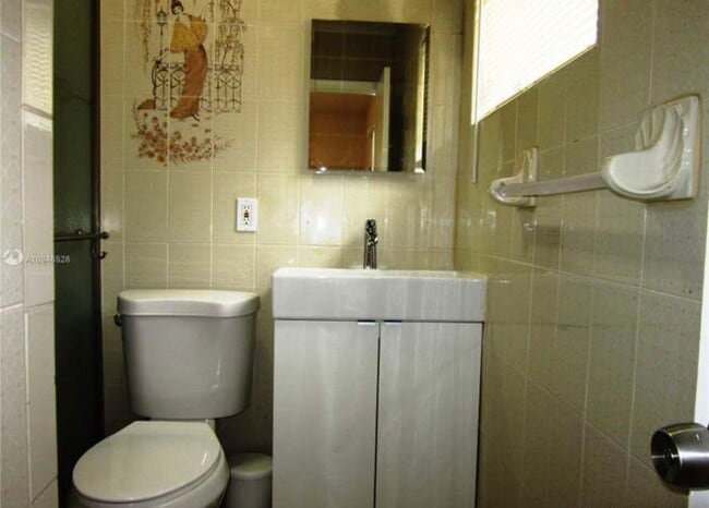 bathroom - 1200 NE 196th St Unit 1200