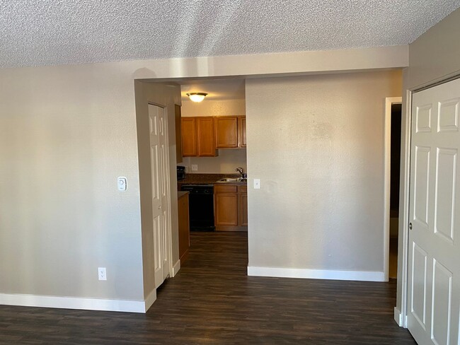Photo - Remodeled 2 Bed 1 Bath Unit Near Children’s Hospital! Unidad 13160