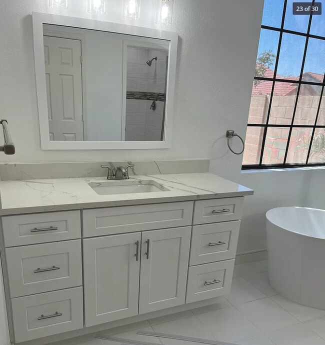 Cartwright Manor: Spacious & Newly Remodeled