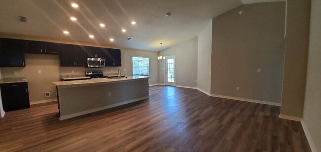 Photo - 4-Bedroom, 2-Bathroom in Winter Haven