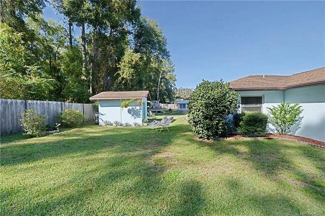 Photo - 215 Daffodil St