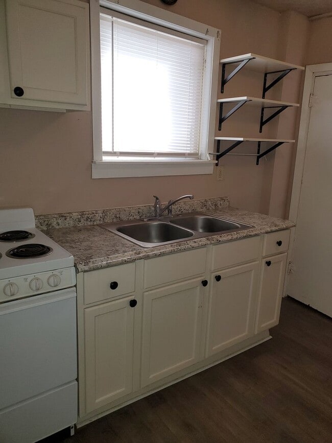 Photo - 1/2 off sec dep and first full month's ren... House