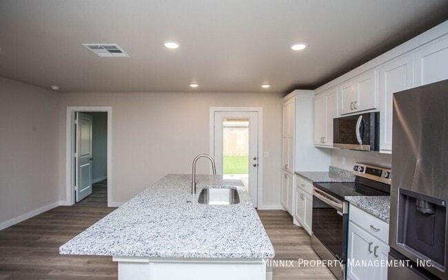 Photo - 310 E 77th St