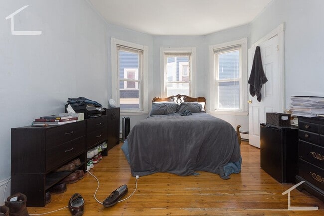 Building Photo - 9/1 Spacious 3BR apartment in Mission Hill