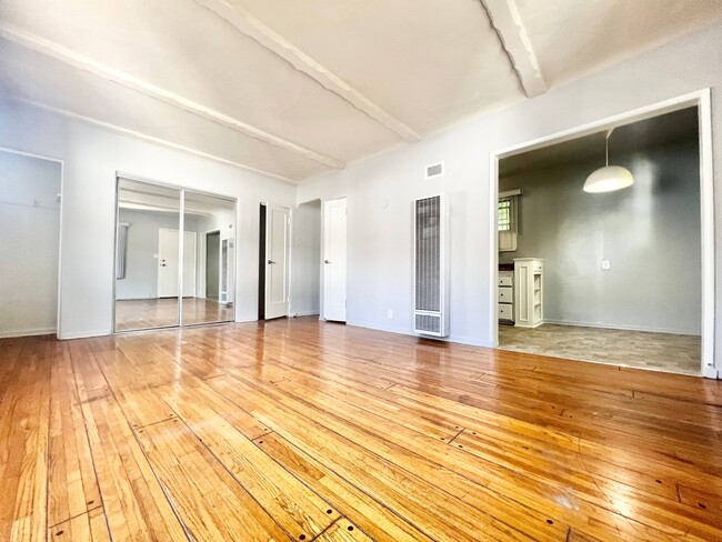 Building Photo - 143 N Hamilton Dr Unit B Rental