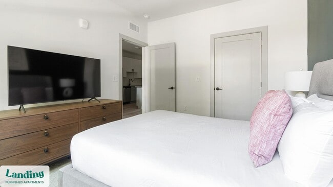 Photo - 1148 N Main St Unidad 127