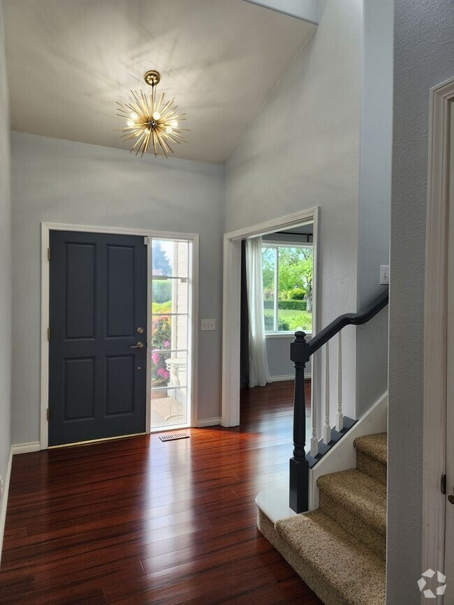 Building Photo - Stunning Regency Estates Home