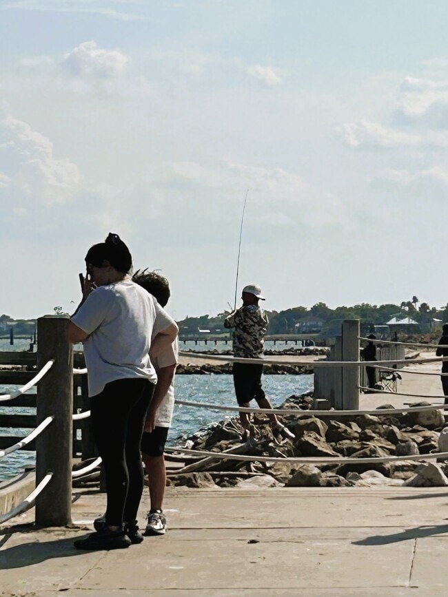 Building Photo - 302 Shoreacres Blvd