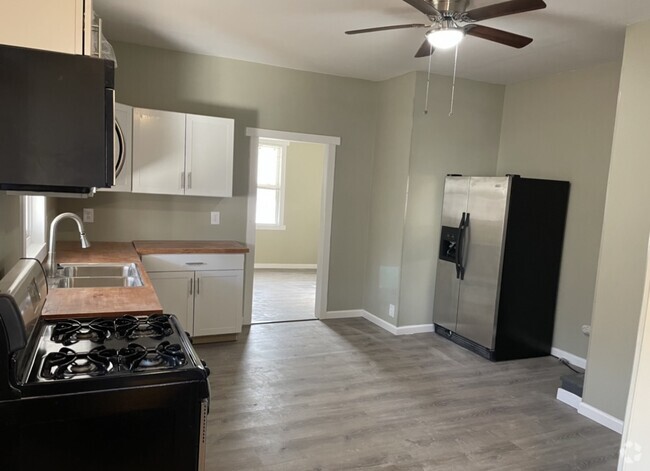 Kitchen - 4818 Austria Ave Rental