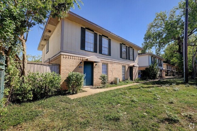 Building Photo - Spring Branch Townhome