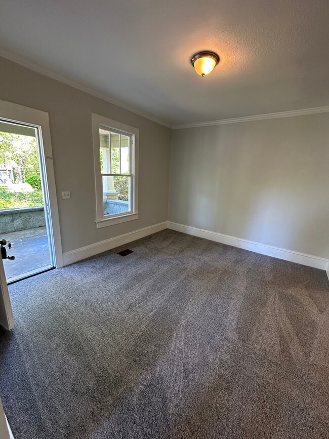 Photo - 1727 Pennington Pl SE