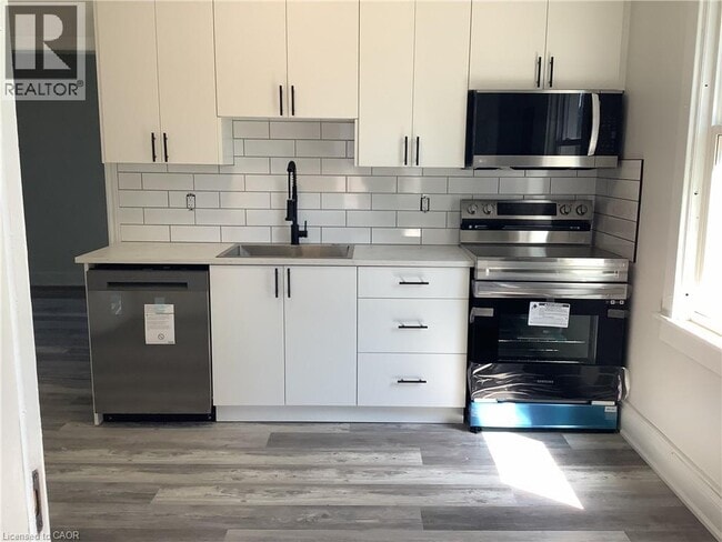 Photo - 90 Kent St S