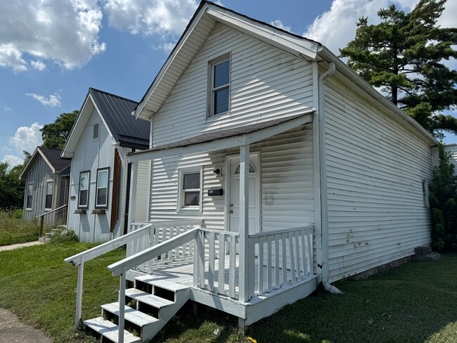 Photo - Fountain Square 2 Bed 1 Bath with large backyard.