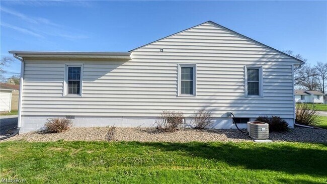 Photo - 2411 Bell St