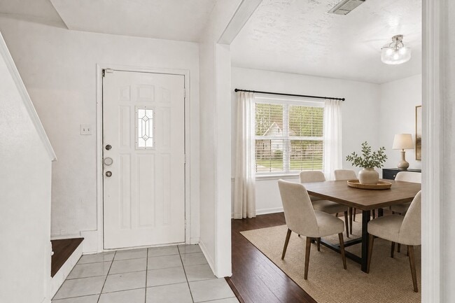 Photo - 539 Belwin Dr
