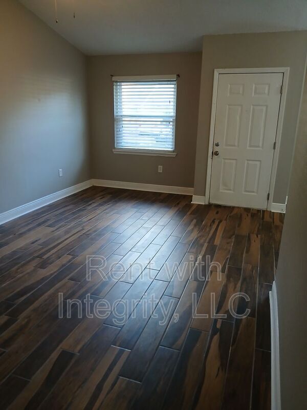 Photo - 445 Cactus St