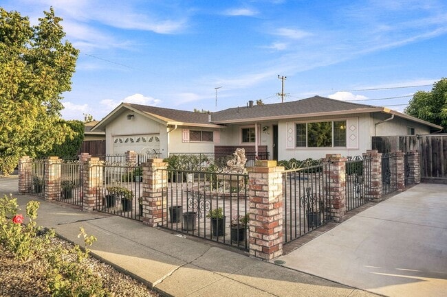 Photo - 4448 Irvington Ave
