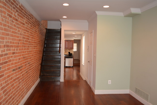 Entrance view - 1022 S Bouldin St Townhome