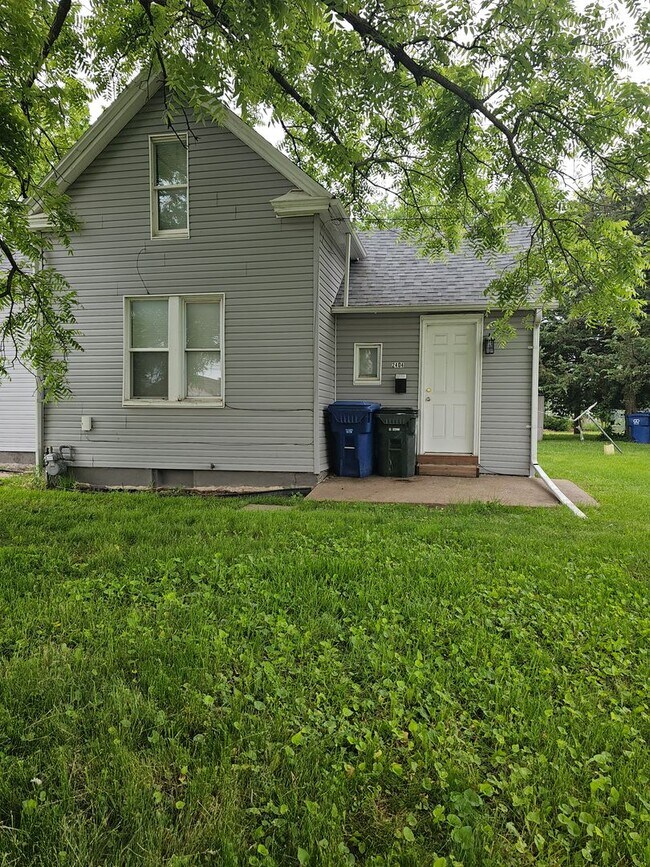 2404 McKinley Ave House House Rental in Davenport, IA