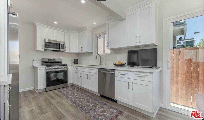 Photo - 817 N Kingsley Dr Unit 1