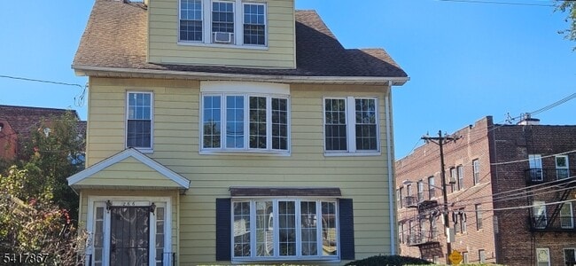 Building Photo - 264 Pomona Ave Unit 1