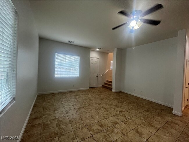 Photo - 7568 Nicklin St