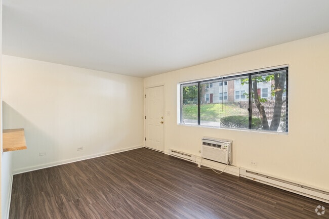 2BR, 1BA - 747SF - Living Room - Lynnhaven Apartments