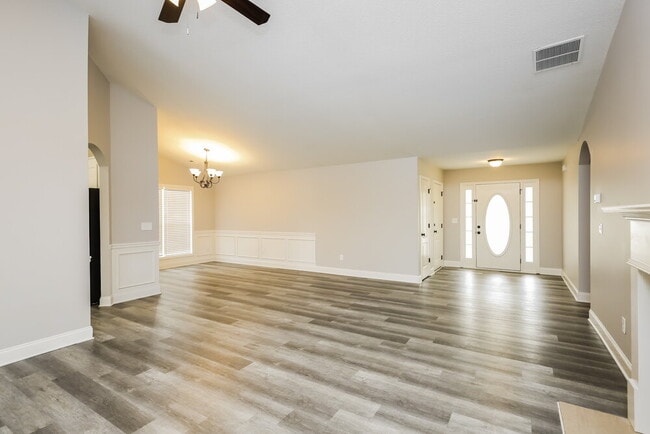 Photo - 368 Embassy Dr