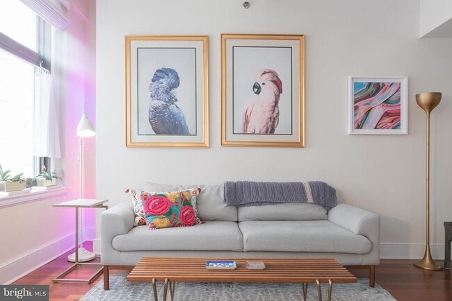 Building Photo - 1500 Chestnut St Unit 12C