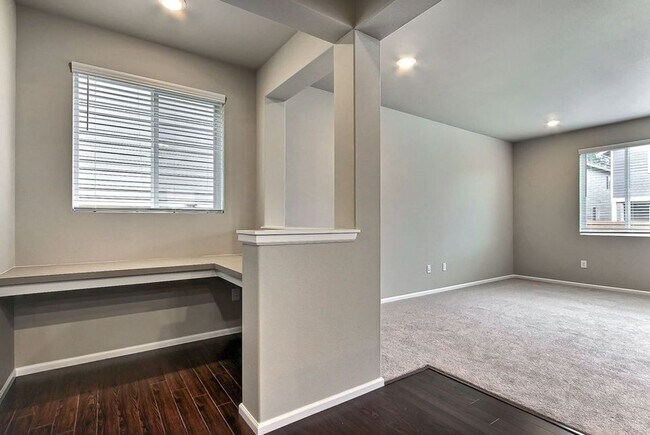 Photo - 3137 Gladiator St NE