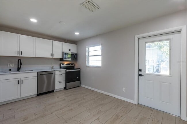 Photo - 6521 S Englewood Ave