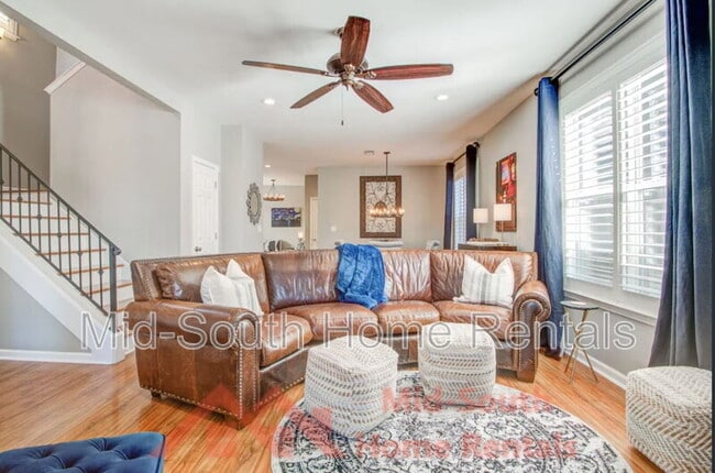 Photo - 1228 Island Pl E