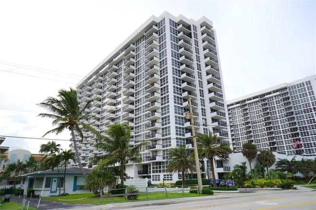Building Photo - 525 N Ocean Blvd Unit 1025