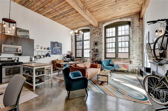 Building Photo - 170 Boulevard SE Unit H316